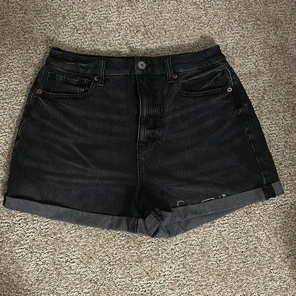 Black mom shorts american eagle 2025